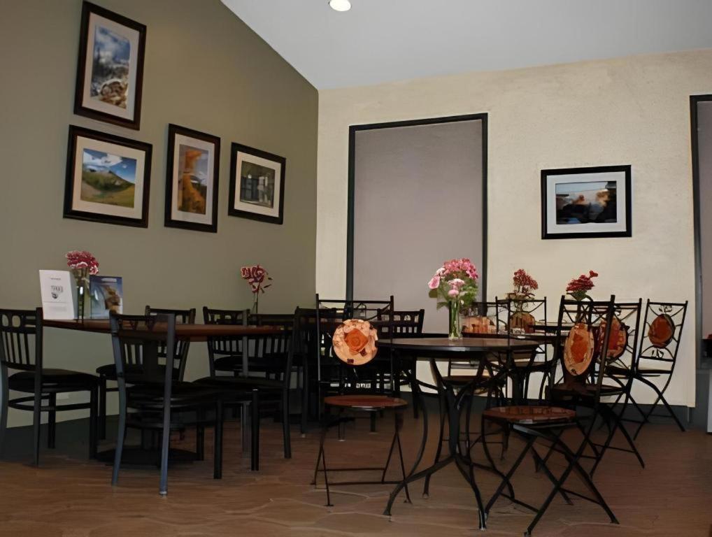 Baymont By Wyndham Grand Junction Motel Bagian luar foto